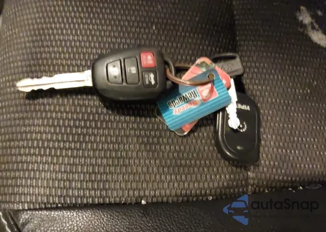 2014 Toyota Corolla S Plus z USA, uszkodzony, nr VIN 2T1BURHE8EC085345